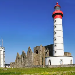 Le plus historique : le phare de Saint-Mathieu