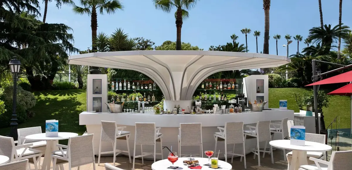 Le Red Stairs, le cocktail signature de l'Hôtel Barrière Le Majestic pour le Festival de Cannes