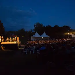 Le repas des fauves de Vahé Katcha- Les Théâtrales de Collonges-la-Rouge