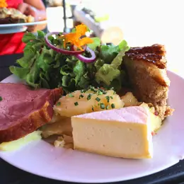 Le repas marcaire : le plat typique des fermes auberges