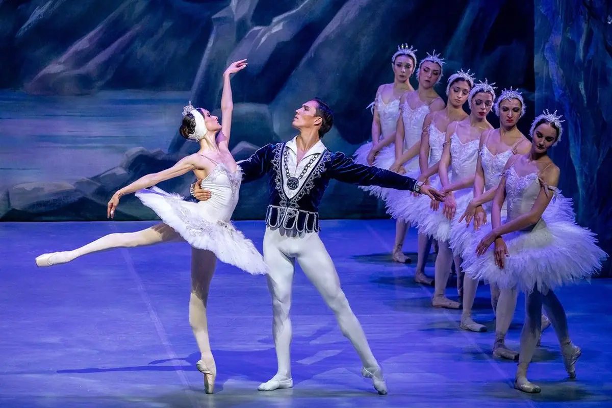 Odette et Siegfried, un amour impossible raconté en gestes et en lumière