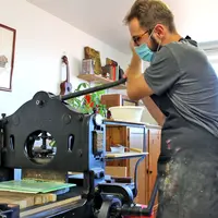 David Allart dans son atelier &copy; M.O.