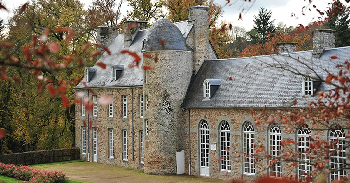 Le Soleil a rendez-vous avec la Lune : promenade spectacle nocturne au château de Pontécoulant