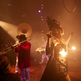 Le spectacle « Fanfare » au Cirque Électrique
