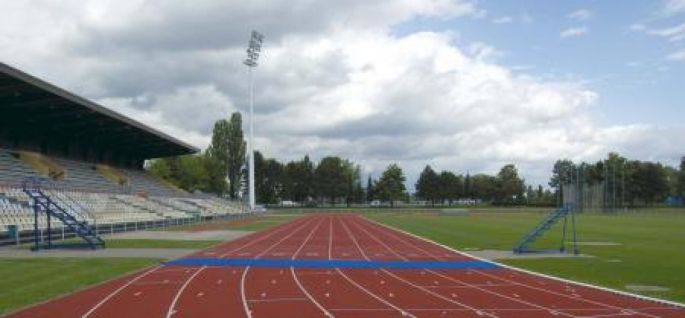 Le stade, ainsi que les autres structures de l\'ASPTT Strasbourg, permettent la pratique de nombreux sports.