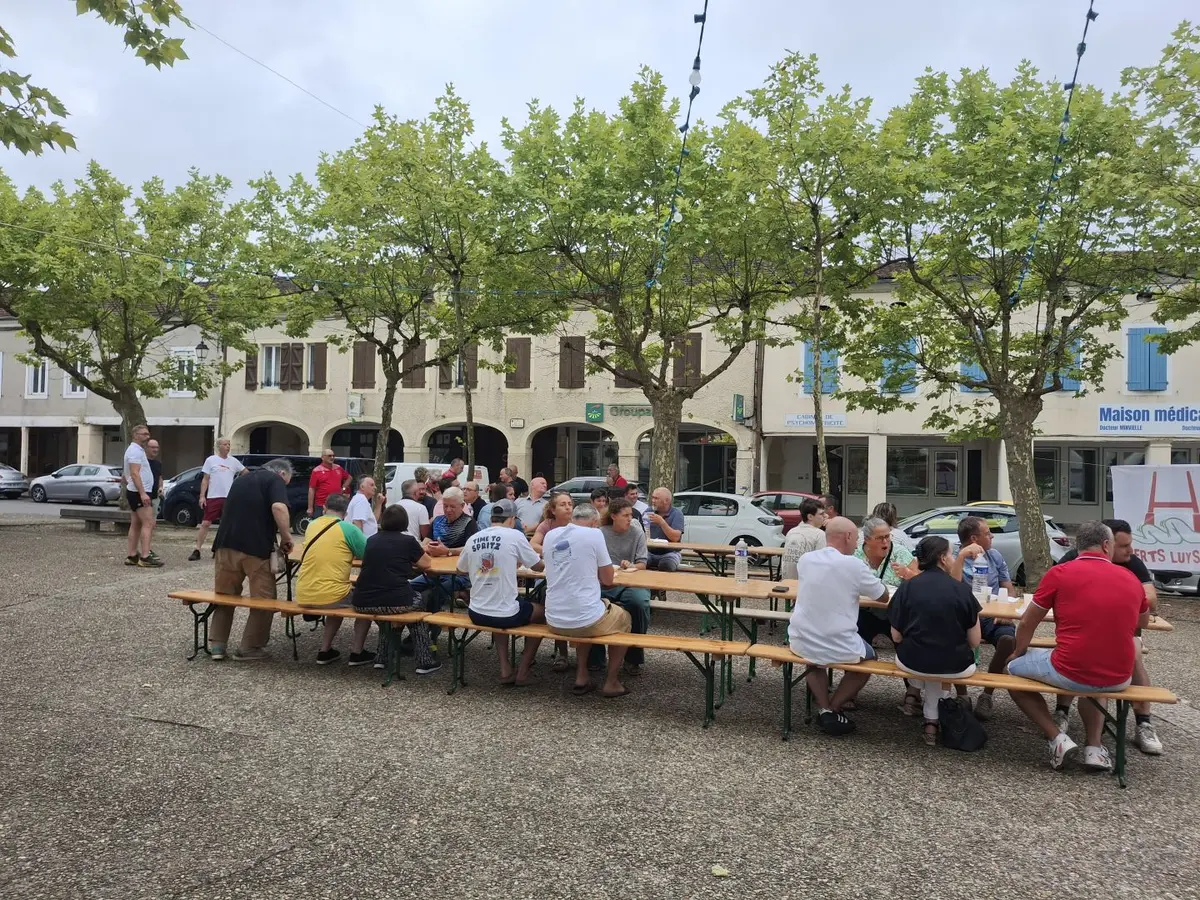 Le stand « tourisme & loisirs » Coteaux Béarn Madiran s’invite au marché d'Arzacq !