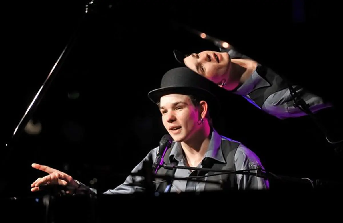 Manu Galure, l’une des jeunes révélations qui aura l’honneur des ors et velours du Théâtre