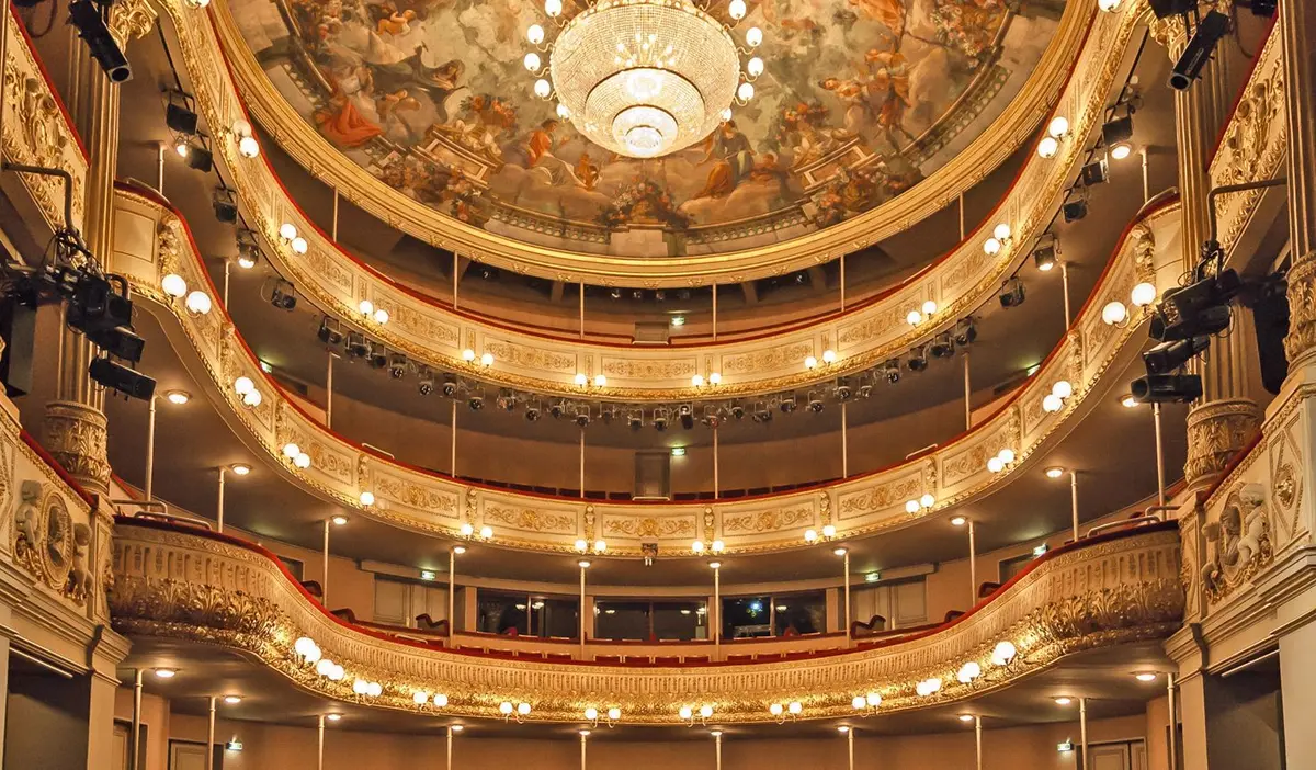 Une salle à l'italienne superbe