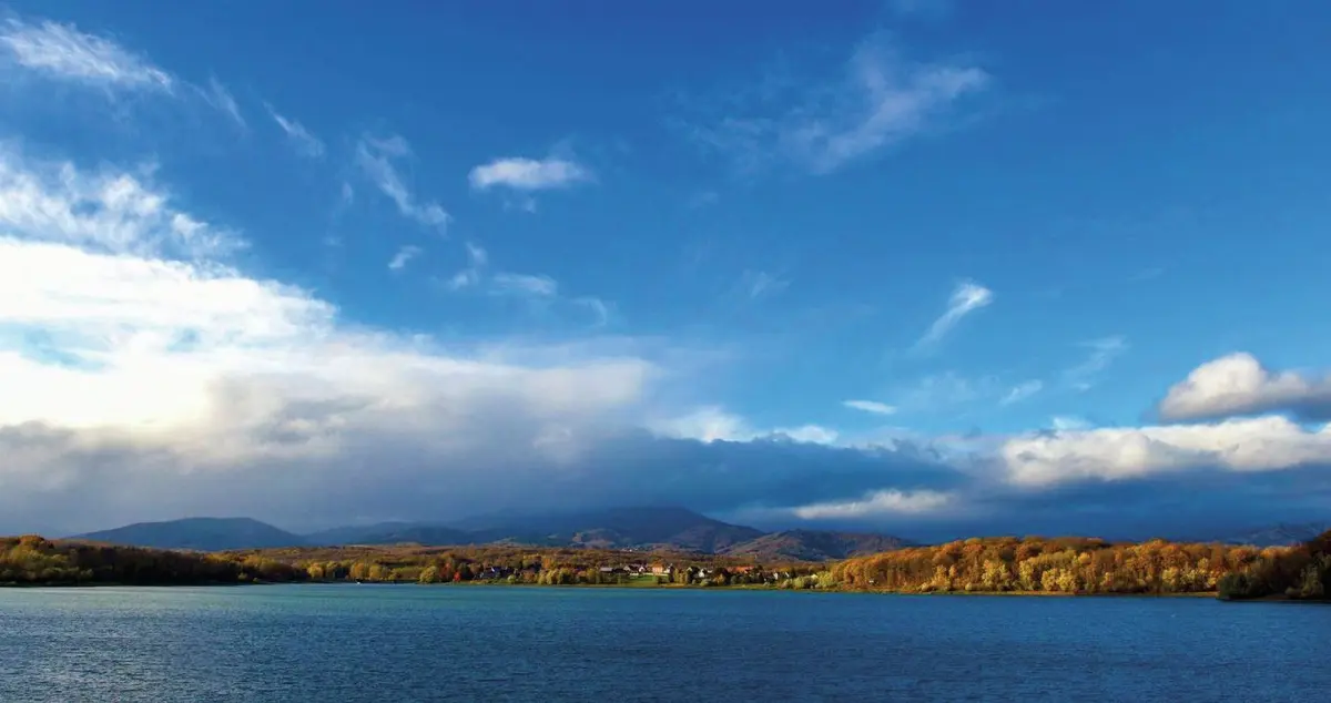 Le tour du lac de Michelbach L’eau et les sommets