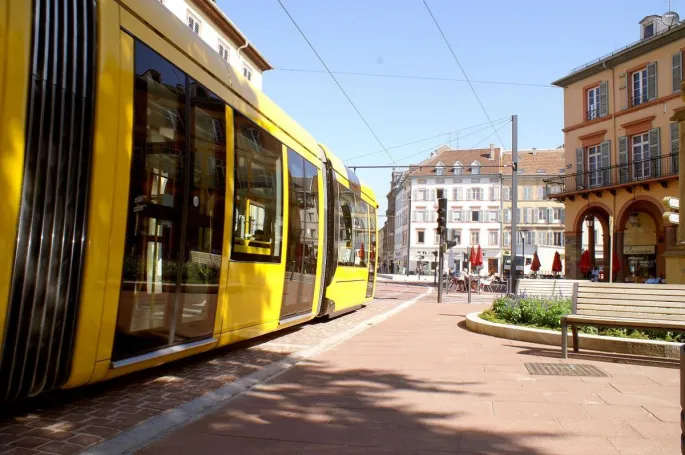 Le tram de Mulhouse, place de la République