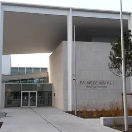 Le tribunal ouvre ses portes