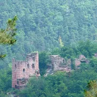 Le Wasigenstein est en fait composé de deux châteaux séparés par une faille &copy; Travus