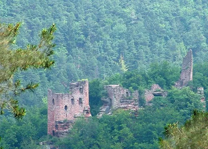 Le Wasigenstein est en fait composé de deux châteaux séparés par une faille