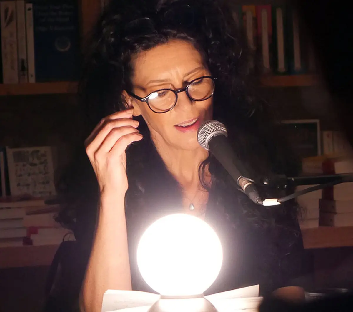 Lecture à voix nue et vernissage à la Librairie Livres Books & Co