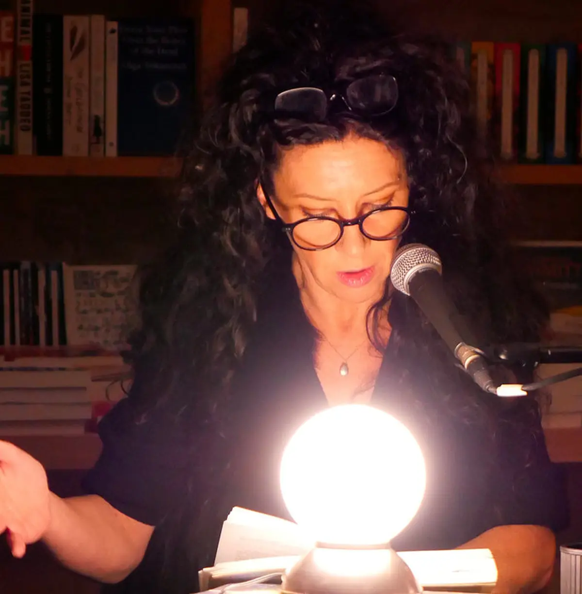 Lecture à voix nue On dirait que je suis morte chez Livres Books & Co
