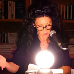 Lecture à voix nue On dirait que je suis morte chez Livres Books & Co
