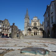 Lectures sur cour dans un lieu secret de Bazas