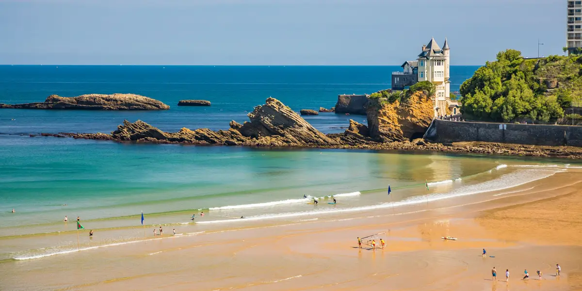 La plage de la Côte des Basques à Biarritz