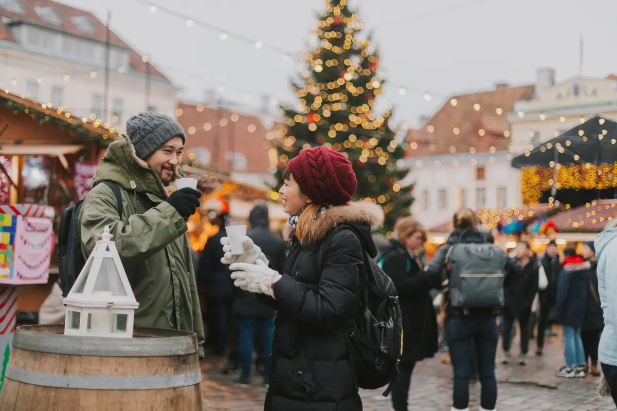Ambiance conviviale, vin chaud et gourmandises sur les march&eacute;s de No&euml;l du Nord-Pas-de-Calais