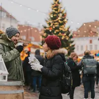 Ambiance conviviale, vin chaud et gourmandises sur les marchés de Noël du Nord-Pas-de-Calais DR