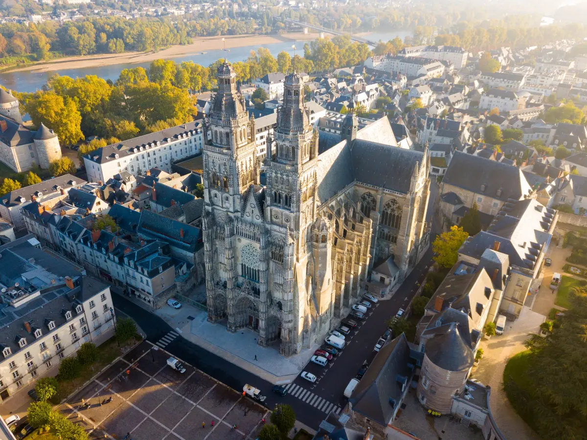 Vue a&eacute;rienne de la cath&eacute;drale de Tours