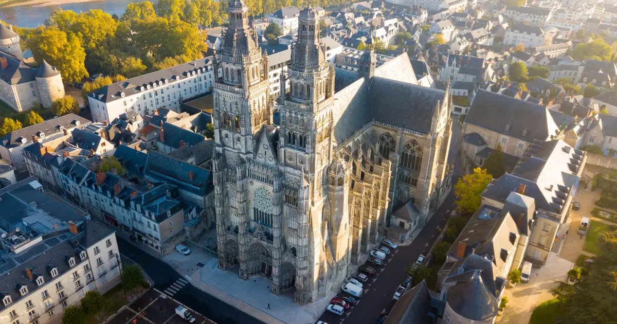 Vue a&eacute;rienne de la cath&eacute;drale de Tours