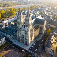 Vue aérienne de la cathédrale de Tours DR