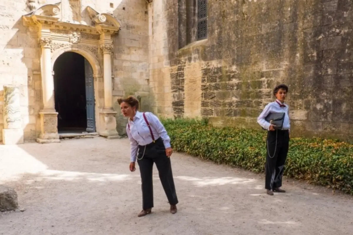 Les archivistes rangent les Alyscamps