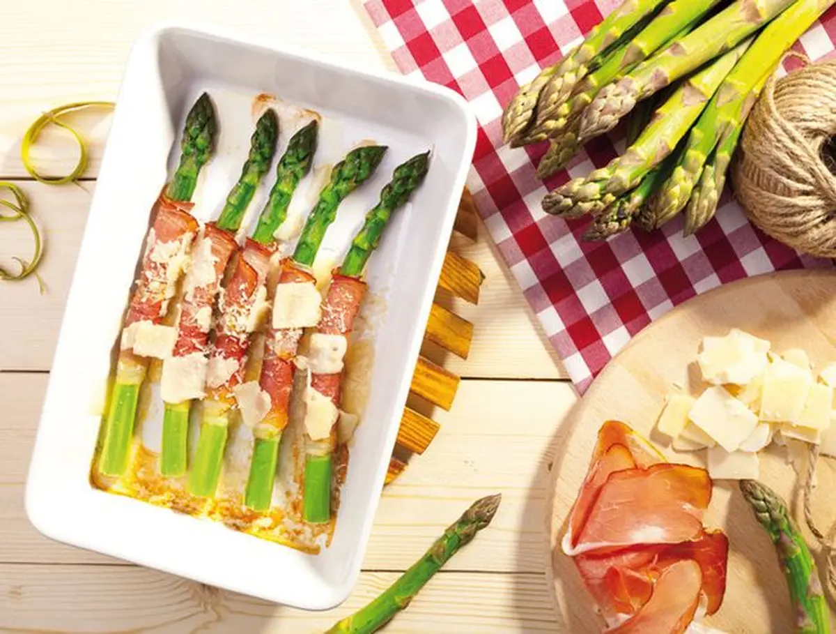 Les asperges au jambon de parme gratinées au parmesan