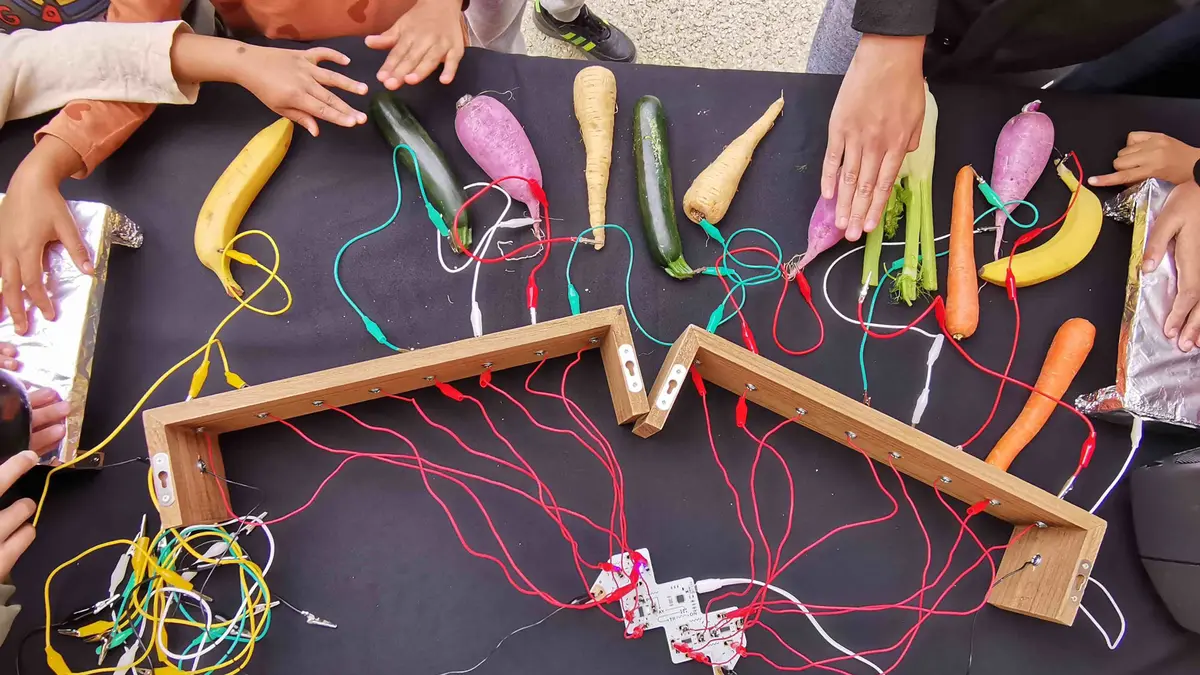 Les ateliers de la médiatech : Synthé et légumes