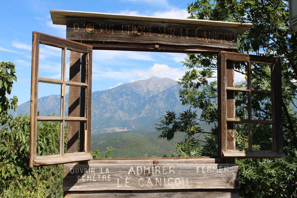 Les Balades Du Conflent Jujols, Fenetre Sur Le Canigo