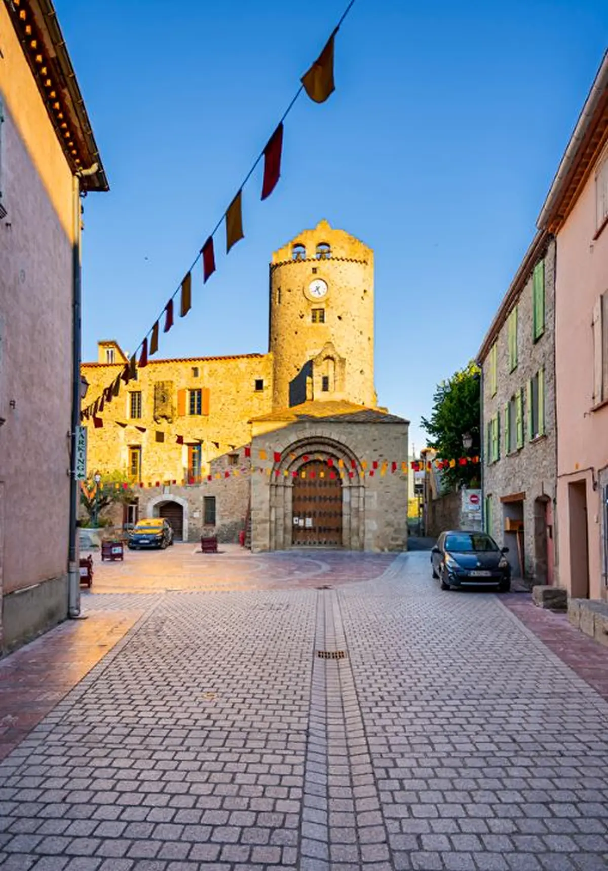 Les Balades Du Conflent : Visite De La Chapelle Des Bains, Du Village Et De L'église De Molitg-Les-Bains
