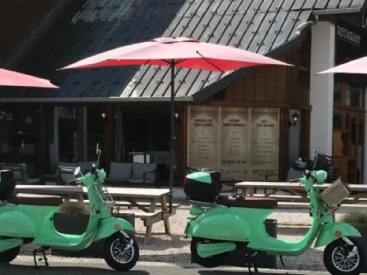 Les Bauges détente à Vespa électrique (73)