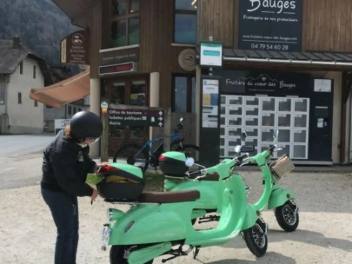 Les Bauges gourmandes à Vespa électrique (73)