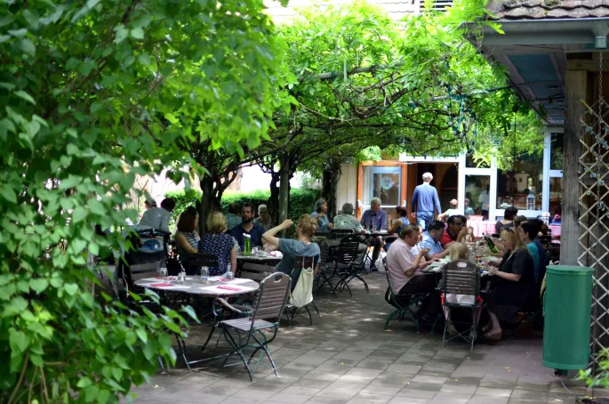 La jolie terrasse du Restaurant la Taverne à l\'Ecomusée