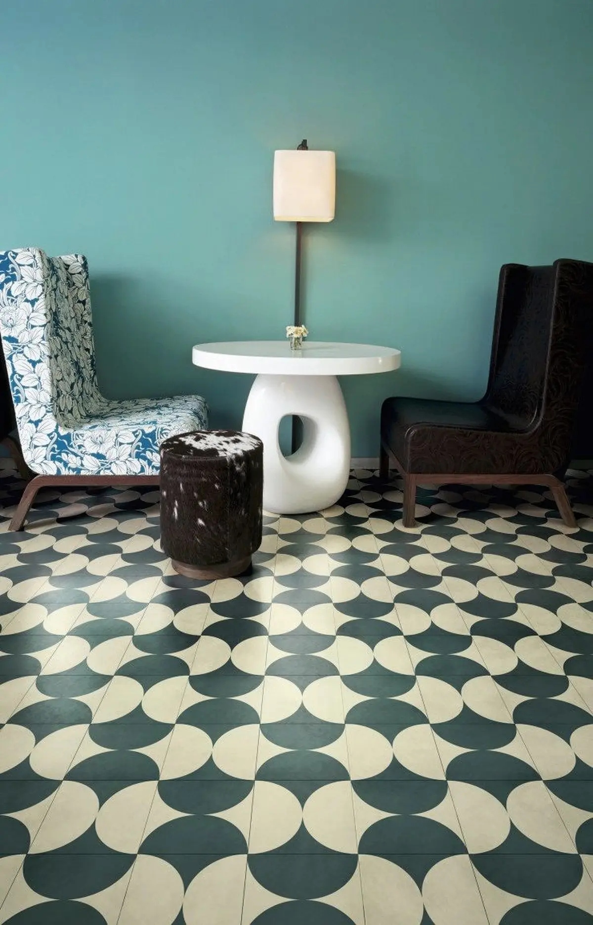 Le carrelage «Butterfly 2», par India Mahdavi et Bisazza, donne à une pièce une touche à la fois fantaisiste et retro chic
