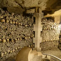 Ossements dans les Catacombes de Paris &copy; Jorge Láscar, via flickr