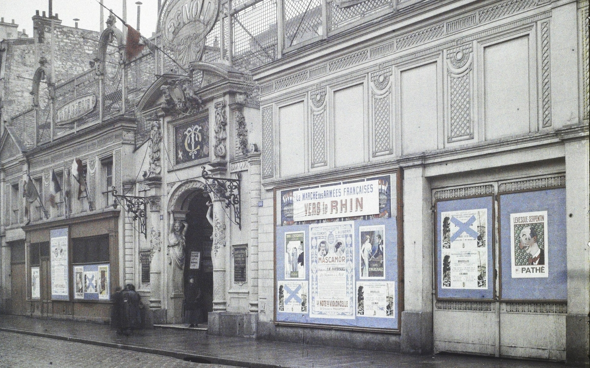 Tivoli-Cinéma, 14, rue de la Douane (devenue Léon-Jouhaux), autochrome d’Auguste Léon, 1918