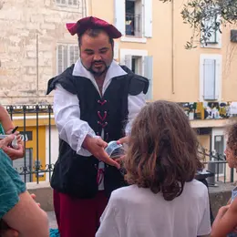 Les étranges visites : Magie dans le centre historique