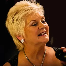 Les Franglais by Château de Gâteaux : Friday night is music night - Jeannie