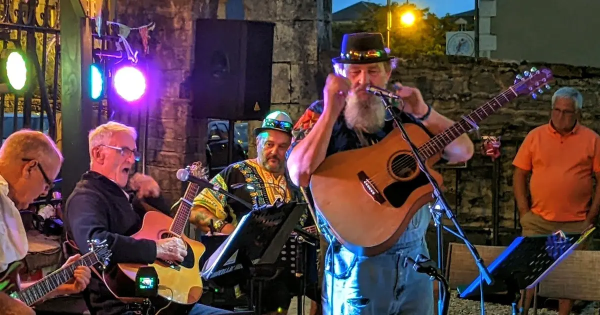 Les Franglais by Château de Gâteaux : Friday night is music night - Brouillac Rockers