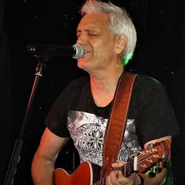 Les Franglais by Château de Gâteaux : Friday night is music night - Chris Kern