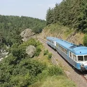 Les Gorges De L'Allier à Bord Du Train Bleu Du Sud