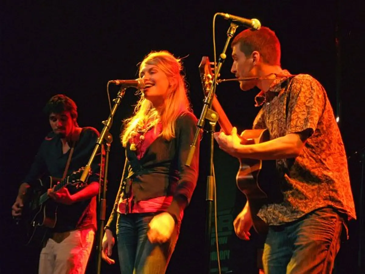 Les Dessous de la Vie, dignes représentants d'une florissante scène chansonnière