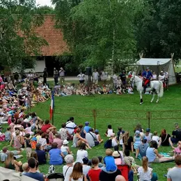 Les jeudis festifs - théâtre équestre à Liourdres