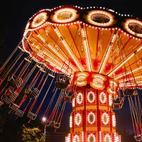 Les Luna Park incontournables à tester cet été si vous êtes en vacances dans le Sud &copy; Canva
