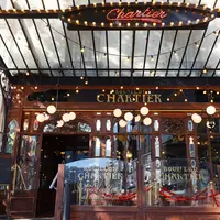 Le Bouillon Chartier : certainement le plus connu de la capitale. Il attire des gourmands du monde entier dans un cadre absolument unique. DR