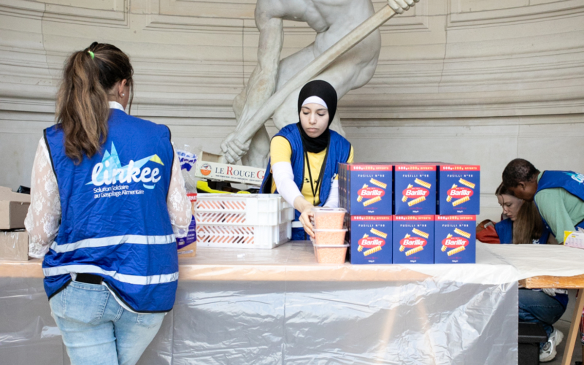 Paris Musées organisent des distributions de colis alimentaires destinées aux étudiants