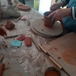 Les petites mains: Atelier terre enfants/parents