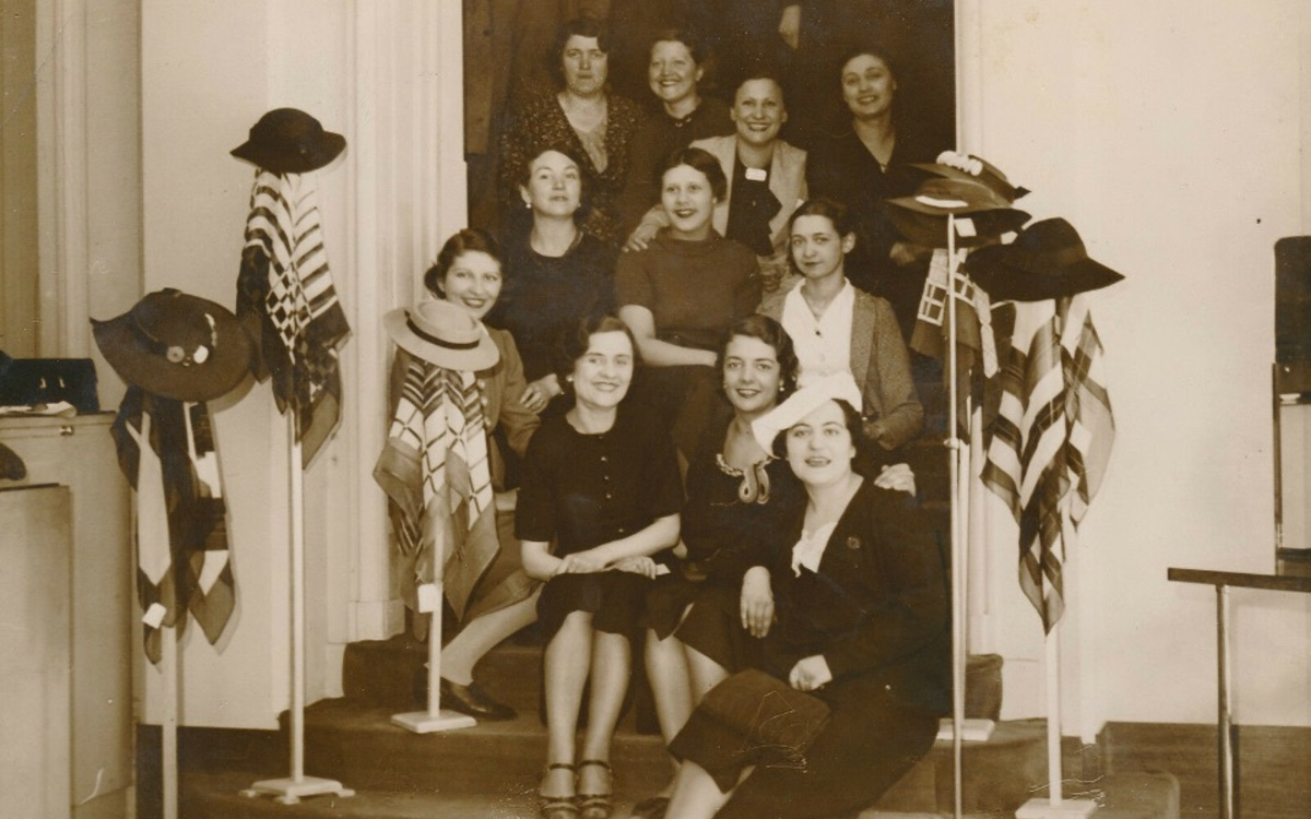 Les petites mains de la mode. Plongée au coeur des maisons de couture parisiennes, 1880-1945